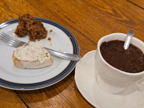 Livraria e Cafe do Ponto