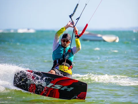 Escola de Kitesurf na Praia de Curuípe