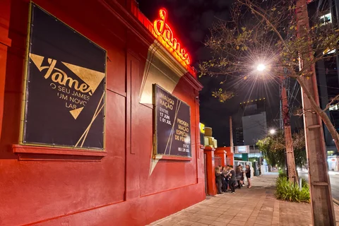 James Bar