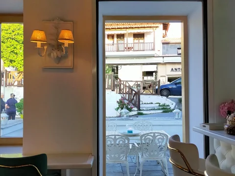 Kritikos Gallery and Taste