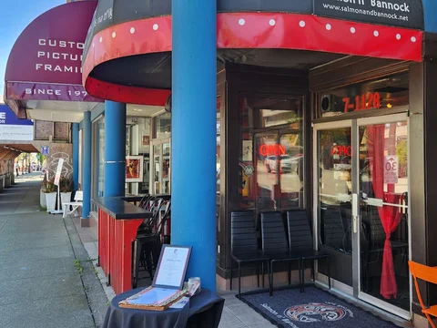 Salmon n' Bannock Bistro