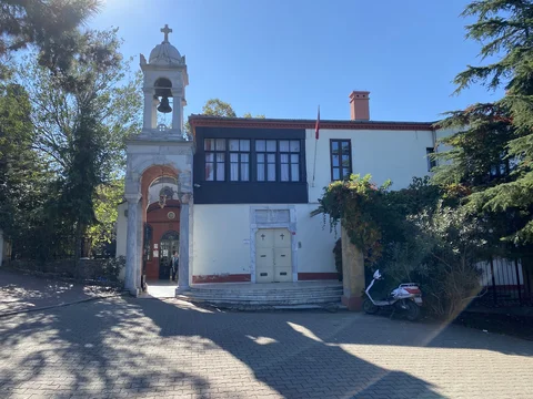 Trilha para a Igreja de Aya Yorgi