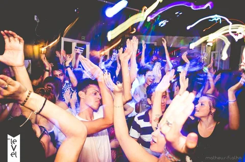 Level Lounge Club