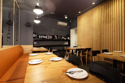 Tapeo Born