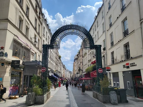 Passeio e compras na Rue Montorgueil
