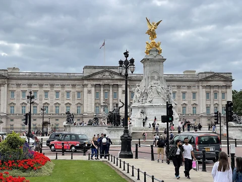 Buckingham Palace (exterior)