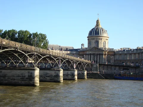 Caminhada pela Pont des Arts e margens do Sena