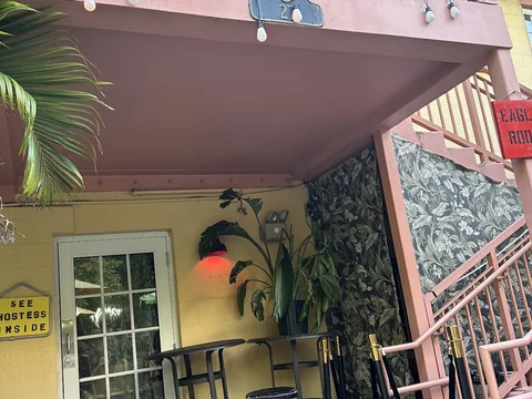 27 Restaurant & Bar