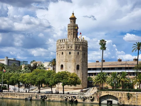 Torre del Oro y Museo Marítimo