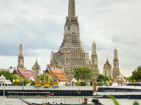 Wat Arun (Temple of Dawn)