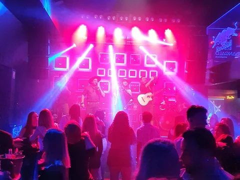 Bangalô Estação Club