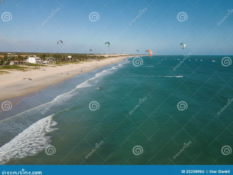 Prepare-se para uma imersão total em aventura e exploração no litoral cearense! 🤩 Este roteiro de 3 dias em Fortaleza foi desenhado para quem busca adrenalina e contato intenso com a natureza. Você vai deslizar sobre as águas em uma aula de kitesurf em Cumbuco, sentir a emoção de um passeio de buggy pelas dunas e explorar as formações geológicas únicas das falésias de Morro Branco. A aventura culmina com um inesquecível salto de paraquedas, proporcionando vistas espetaculares e uma descarga de adrenalina sem igual, seguido por uma sessão de surf nas ondas da Praia do Futuro. Cada dia é um novo desafio, com foco em segurança, equipamentos adequados e guias especializados para garantir que sua experiência seja tão emocionante quanto segura. Prepare-se para um ritmo intenso e dinâmico, longe de multidões e focado na verdadeira essência da exploração! 🗺️🏄‍♂️🪂