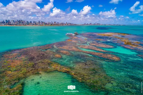 Passeio de catamarã às Piscinas Naturais de Picãozinho