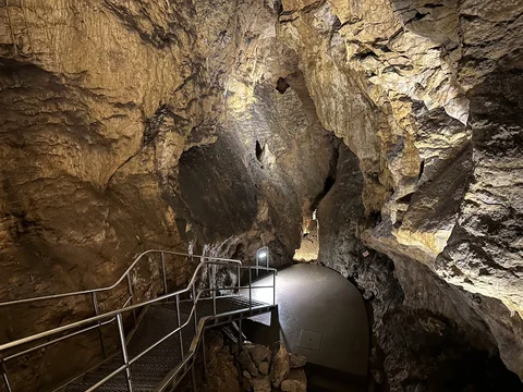 Caverna Pal-volgyi
