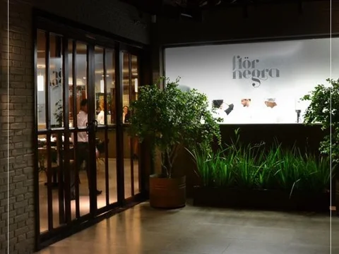 Flor Negra Comfort Food
