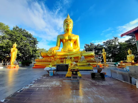 Wat Phra Yai