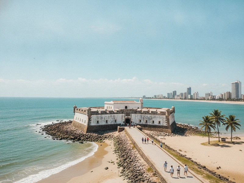 Este roteiro de 3 dias em Natal, RN, foi cuidadosamente elaborado para o viajante que busca uma imersão profunda na cultura e história potiguar. Longe dos clichês turísticos, cada dia oferece uma jornada enriquecedora, começando pela fundação da cidade no Forte dos Reis Magos, onde o contexto da colonização é explorado. Visitaremos o Centro de Turismo, um antigo presídio transformado em polo de artesanato, revelando a resiliência e criatividade local. O Museu Câmara Cascudo nos levará por um panorama antropológico e folclórico do Rio Grande do Norte, enquanto o histórico bairro da Ribeira e o majestoso Teatro Alberto Maranhão nos conectarão com a arquitetura e as artes cênicas. A Pinacoteca do Estado, no Palácio Potengi, apresentará a arte e a política local. A gastronomia típica, com seus camarões e carnes de sol, será uma constante celebração dos sabores regionais. Este roteiro prioriza a profundidade sobre a quantidade, garantindo que cada atração seja compreendida em seu devido contexto cultural e histórico, proporcionando uma experiência autêntica e memorável. Prepare-se para desvendar os segredos e a alma de Natal! ✨