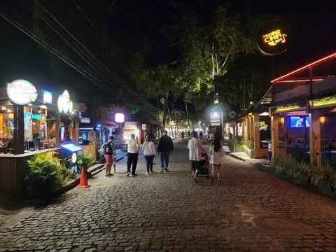 Rua do Mucugê e Praia do Mucugê