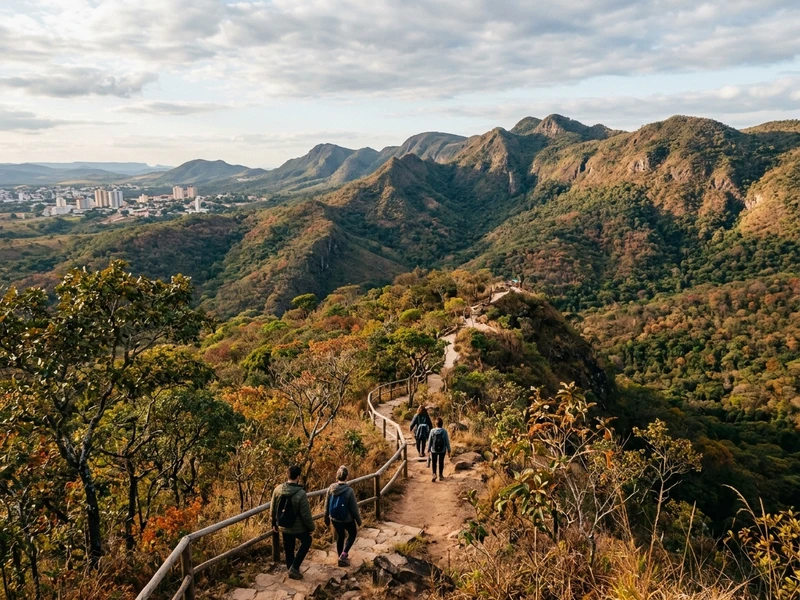 Uma expedicao sustentavel e consciente de 3 dias feita especialmente para amantes da natureza. Longe do turismo de massa, o roteiro explora as belezas conservadas do Parque Estadual da Serra de Caldas Novas com guias credenciados, remada de baixo impacto no Lago Corumba e experiencias botânicas envolventes. As noites contam com o acolhimento rustico de uma pousada arborizada e uma gastronomia de alta qualidade focada em ingredientes do bioma Cerrado. Uma imersao regenerativa inesquecivel! 🍃🏞️