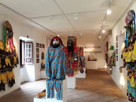 Museu de Arte Religiosa e Tradicional