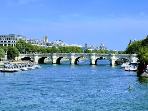 Passeio pela Pont Neuf e arredores