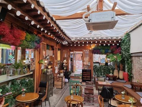 Madang Flower Cafe