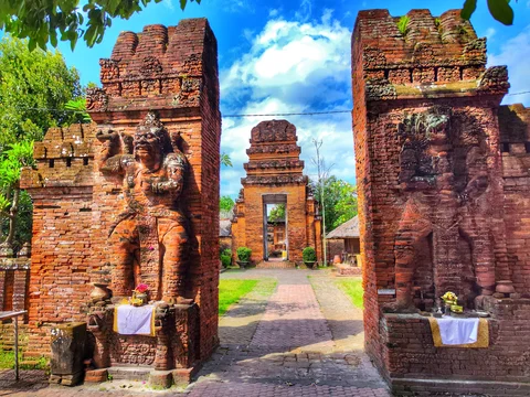 Pura Maospahit Tonja