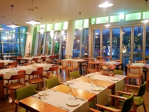 Isola Restaurant