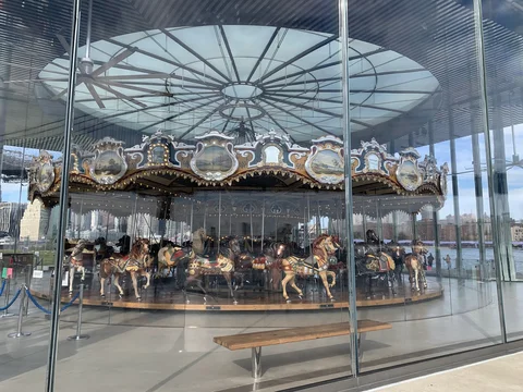 DUMBO (Jane's Carousel e Brooklyn Bridge Park)