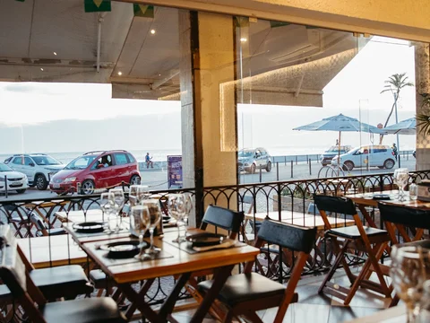 Jantar em bar/restaurante local em Rio Vermelho