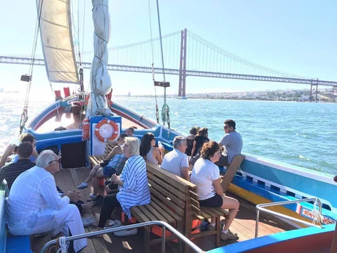 Passeio de Barco no Rio Tejo