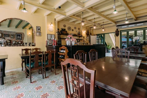 One Chun Cafe and Restaurant