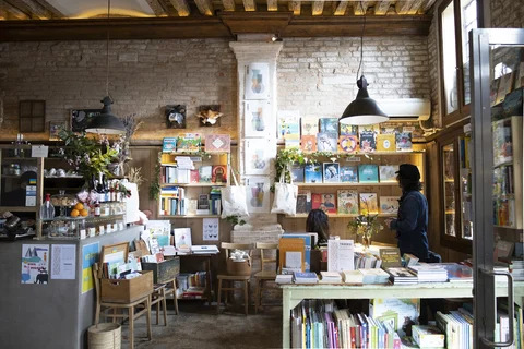 Sullaluna Libreria e Bistro