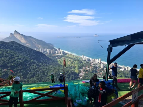 Voo de Asa Delta ou Parapente na Pedra Bonita