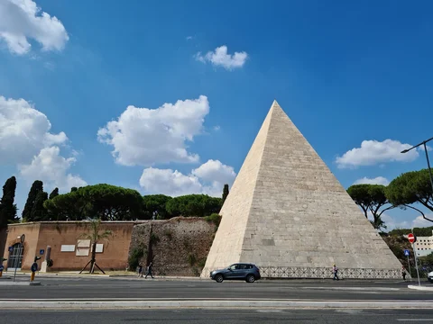 Piramide Cestia