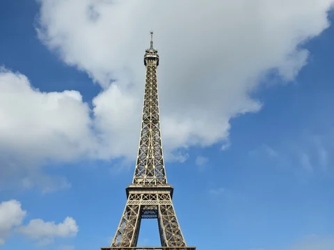 Relaxamento e compras na área da Torre Eiffel