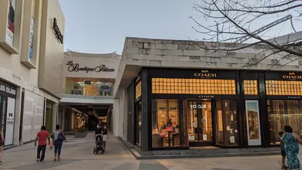 La Isla Shopping Village