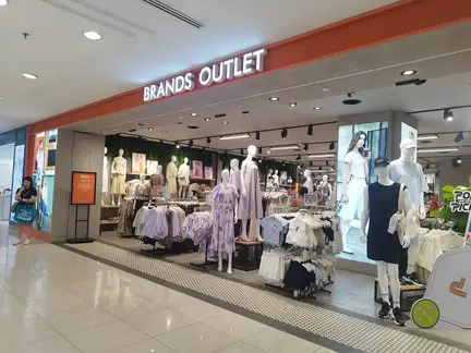 Gurney Plaza