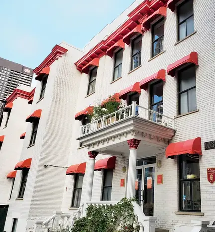 Auberge Saintlo Montreal Hostel